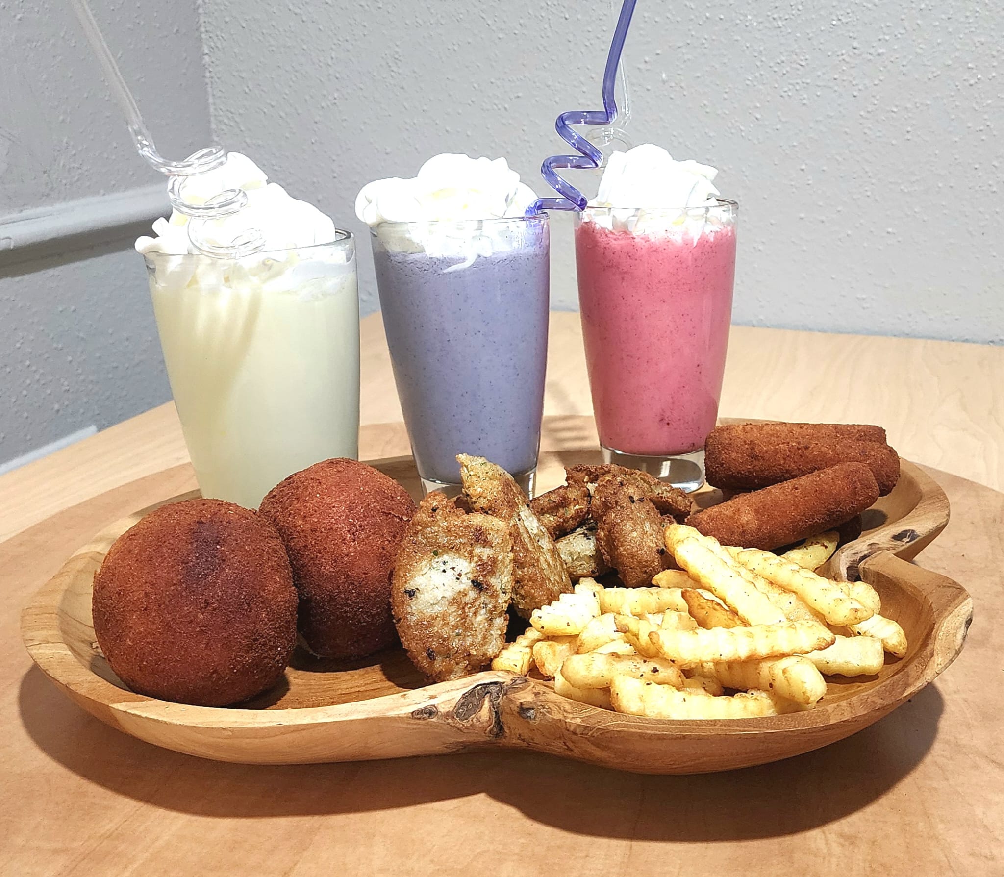 Snacks cubanos con batidos